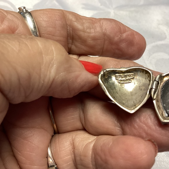 STERLING ONYX HEART LOCKET OPENS FOR PICTURE 🖤 - Picture 2 of 13